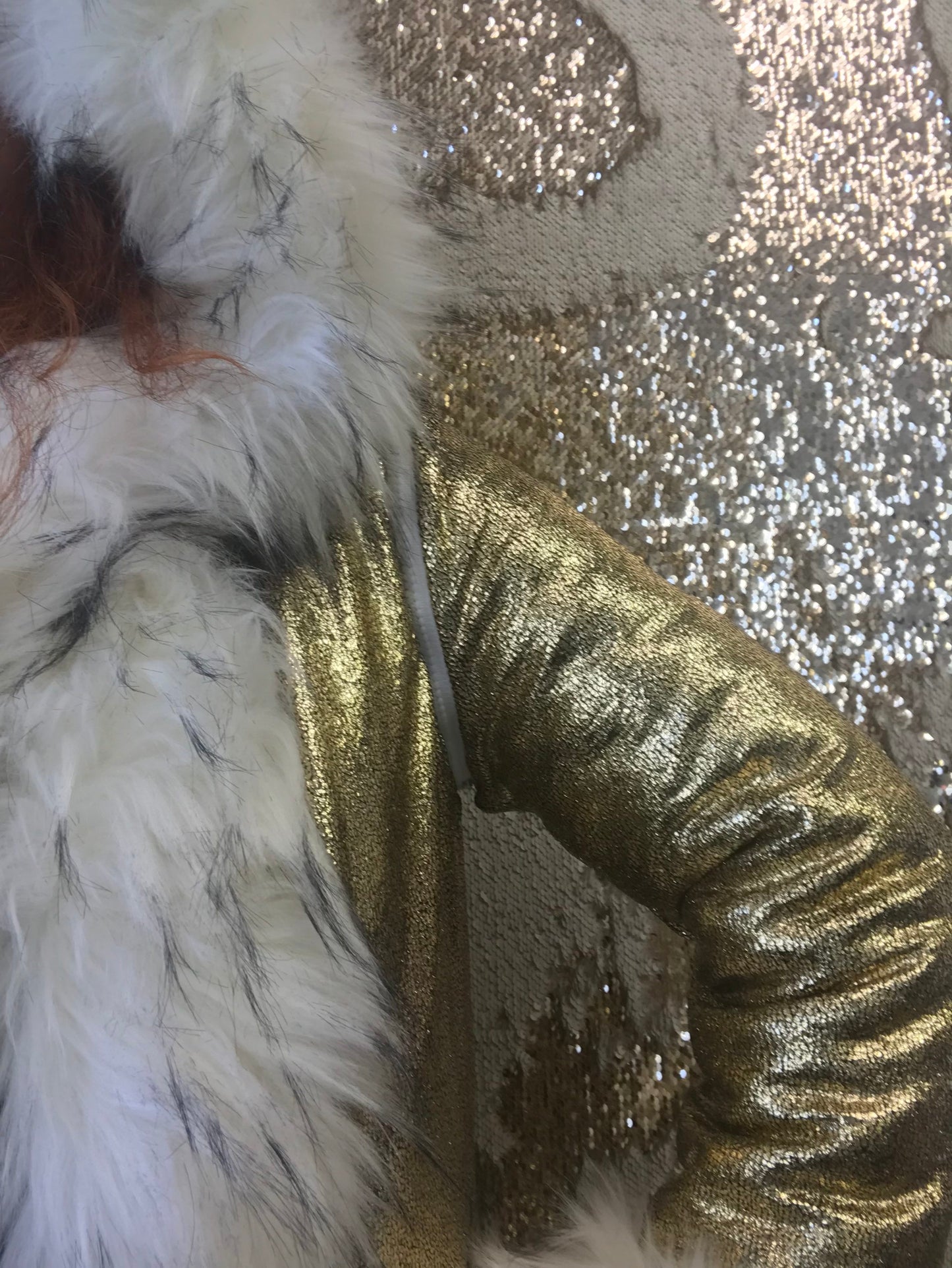 ZIPPED OFF SLEEVES FUR COAT