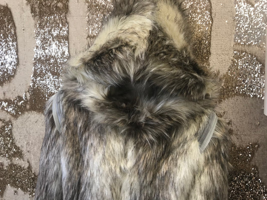ZIPPED OFF SLEEVES FUR COAT