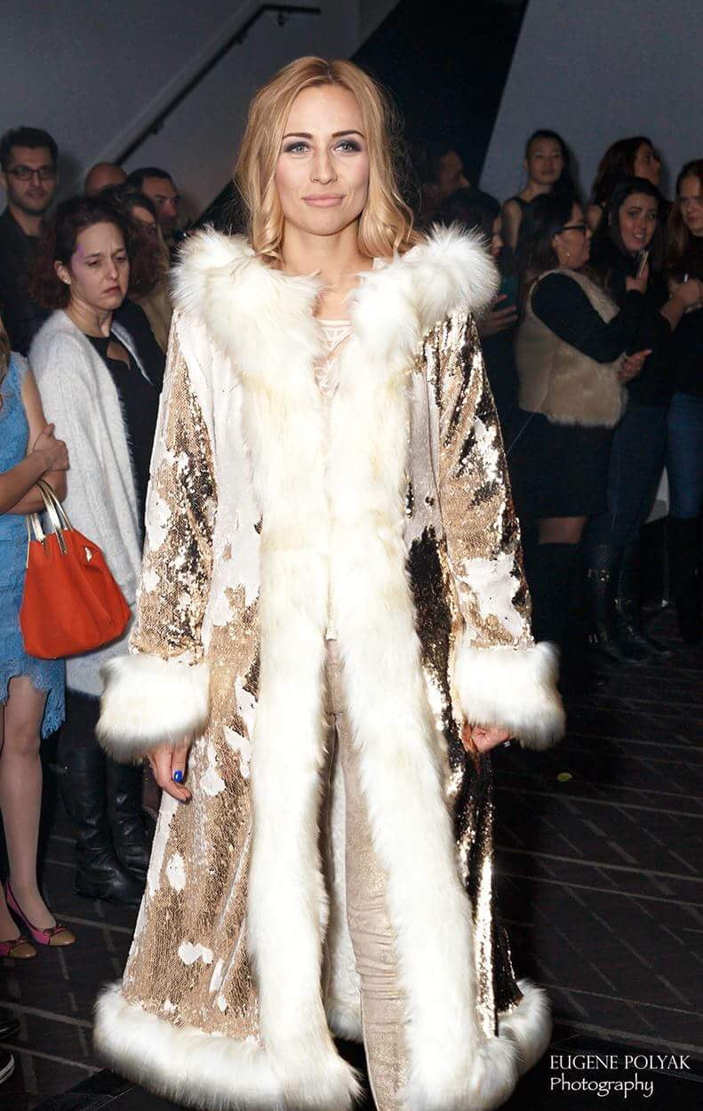 Cleopatra golden fur coat